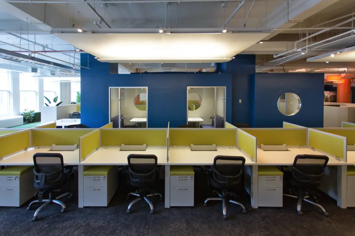 Finished open workstations at Taboola